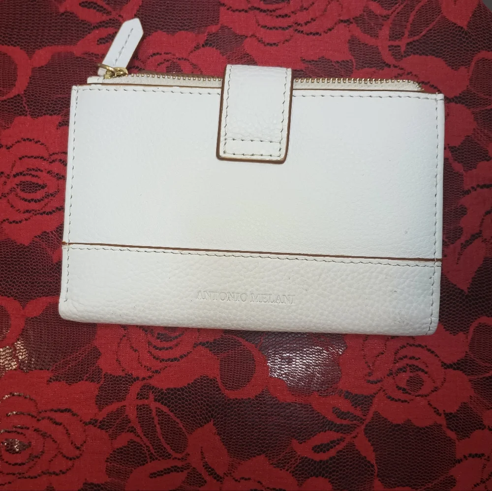 NWOT 100% Genuine Leather Antonio Melania Wallet - Picture 2 of 5